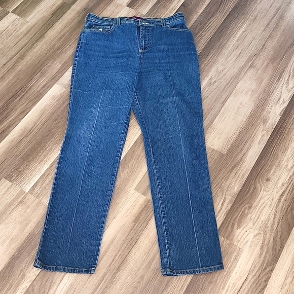 Gloria Vanderbilt Denim - GLORIA Vanderbilt  Jeans Size 12. Inseam 30' Vintage Dark Wash